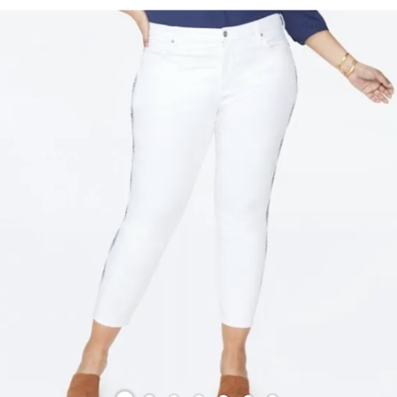 Roz & Ali White Denim Ankle Pants Sz. 14P - Picture 3 of 13
